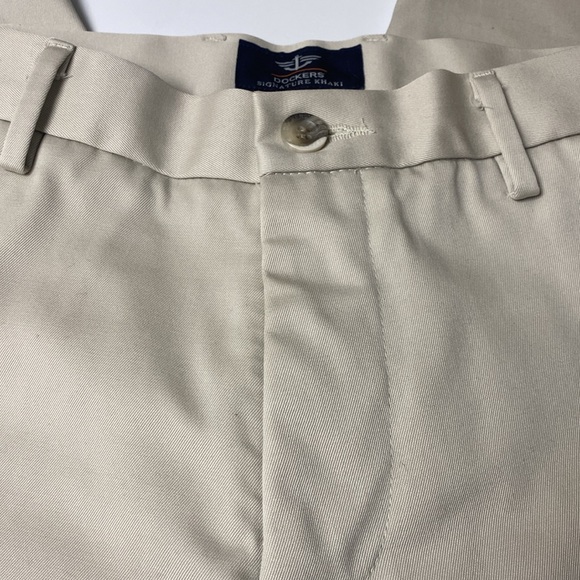 Dockers Signature Khaki Slim Fit - Picture 4 of 5